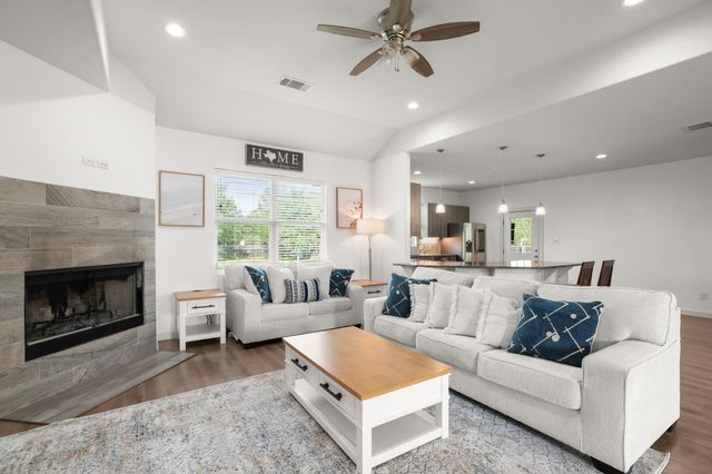 125 Naalehu CT, Bastrop, TX 78602