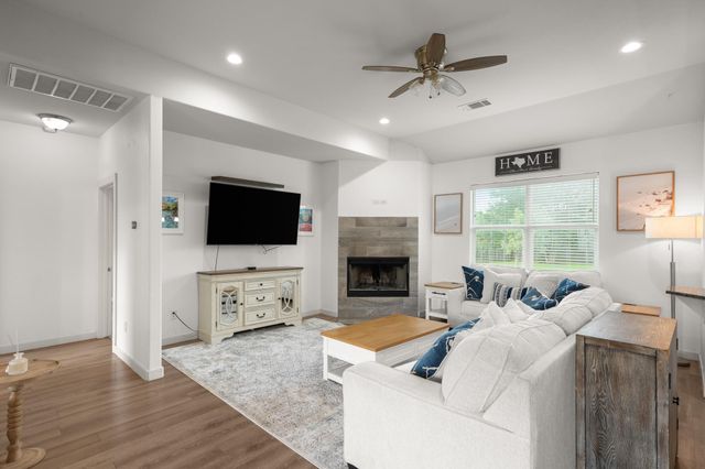 125 Naalehu CT, Bastrop, TX 78602