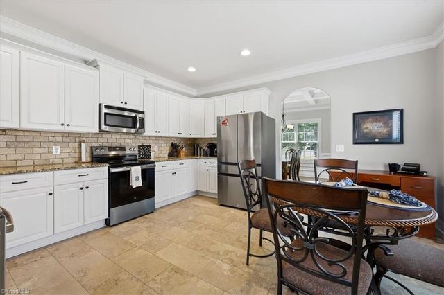 37 Wexford Circle, Thomasville, NC 27360