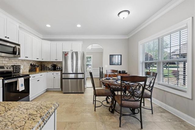 37 Wexford Circle, Thomasville, NC 27360