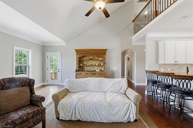 37 Wexford Circle, Thomasville, NC 27360