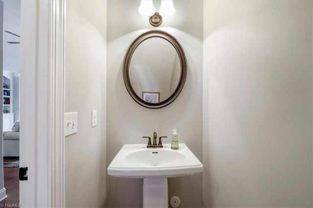 37 Wexford Circle, Thomasville, NC 27360