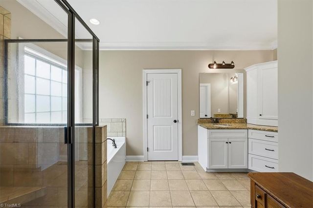 37 Wexford Circle, Thomasville, NC 27360