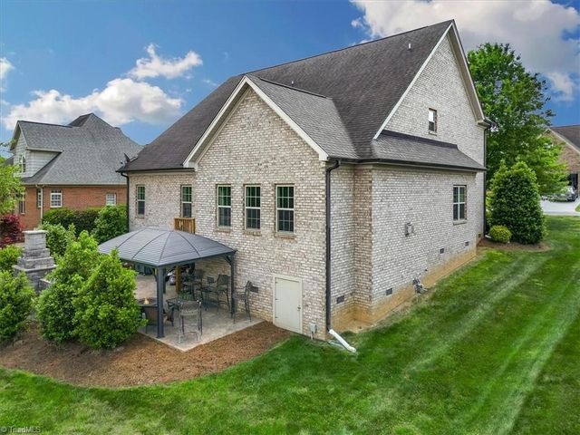 37 Wexford Circle, Thomasville, NC 27360