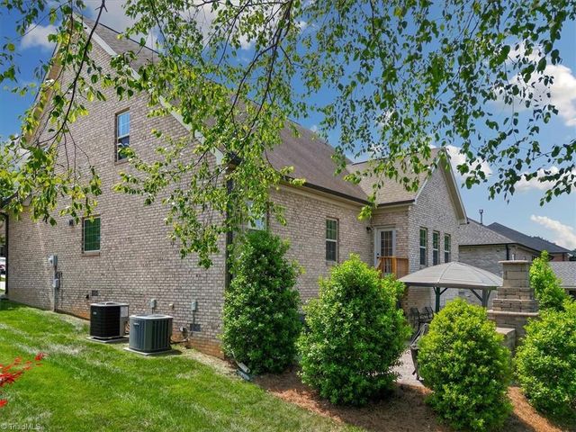 37 Wexford Circle, Thomasville, NC 27360