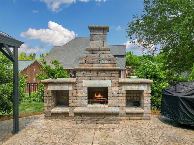 37 Wexford Circle, Thomasville, NC 27360