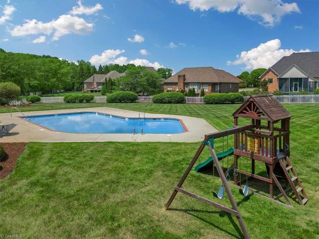 37 Wexford Circle, Thomasville, NC 27360
