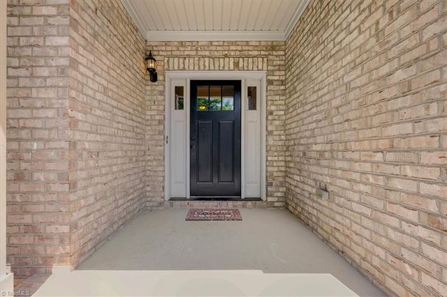 37 Wexford Circle, Thomasville, NC 27360