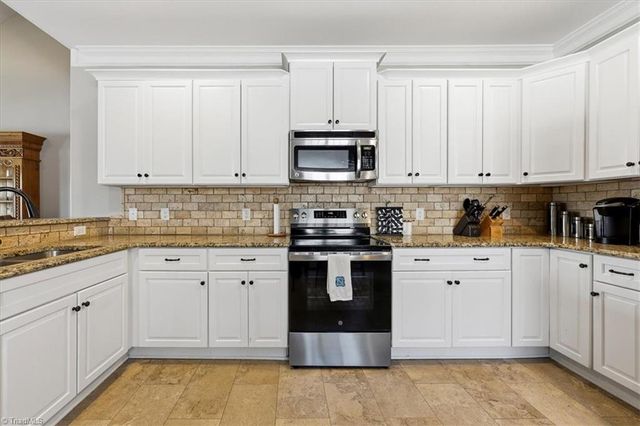 37 Wexford Circle, Thomasville, NC 27360