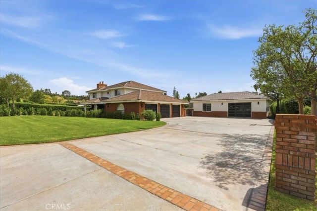 1956 Middle Creek, Riverside, CA 92506