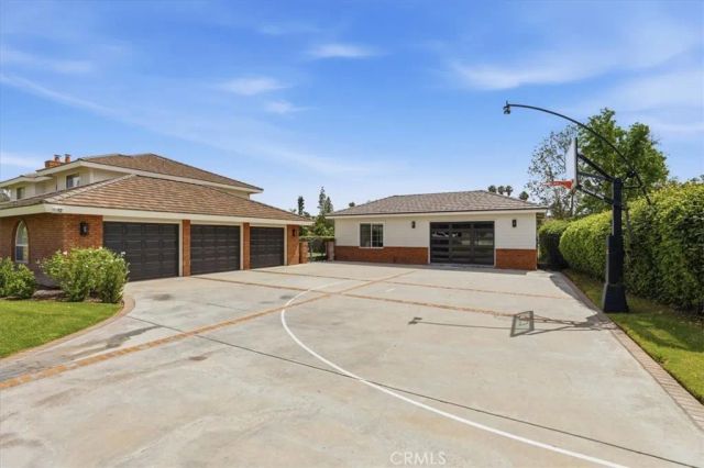 1956 Middle Creek, Riverside, CA 92506
