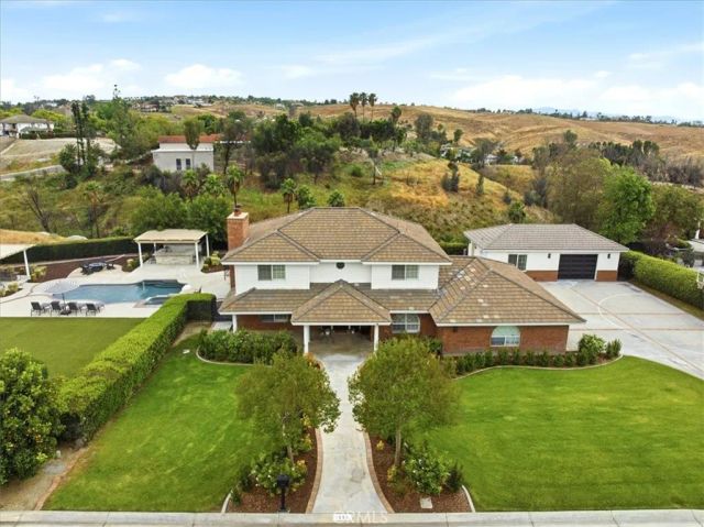 1956 Middle Creek, Riverside, CA 92506