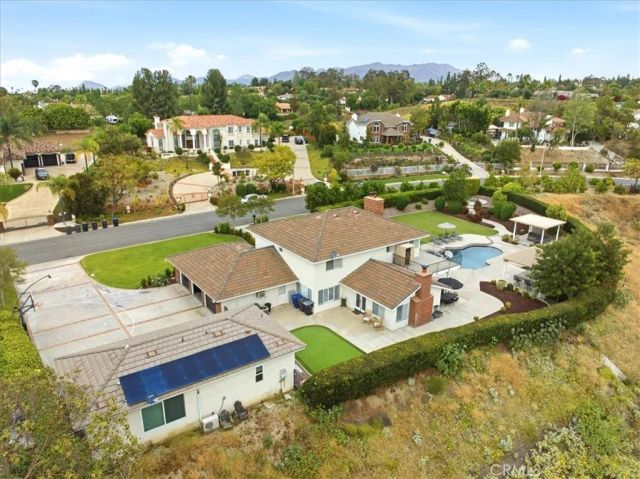 1956 Middle Creek, Riverside, CA 92506