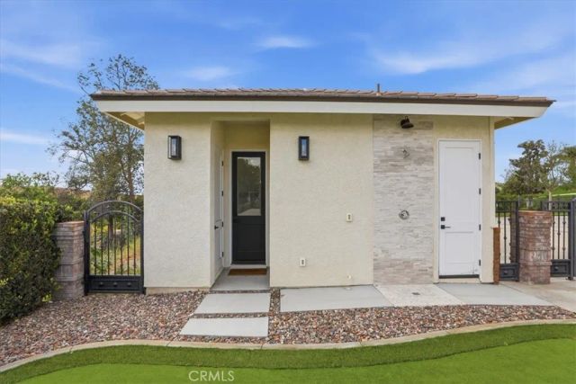 1956 Middle Creek, Riverside, CA 92506