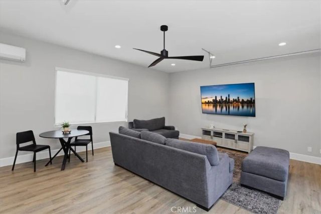 1956 Middle Creek, Riverside, CA 92506