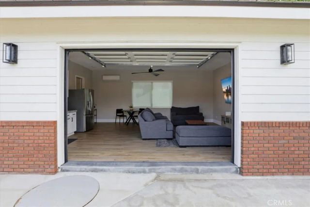 1956 Middle Creek, Riverside, CA 92506