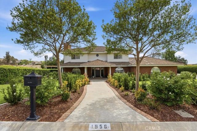 1956 Middle Creek, Riverside, CA 92506
