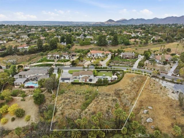 1956 Middle Creek, Riverside, CA 92506