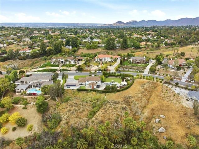 1956 Middle Creek, Riverside, CA 92506