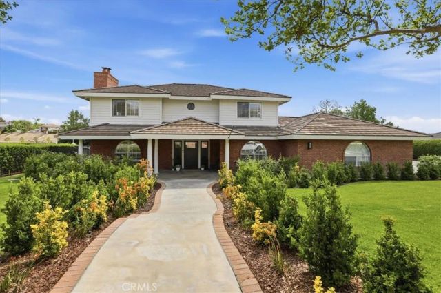 1956 Middle Creek, Riverside, CA 92506