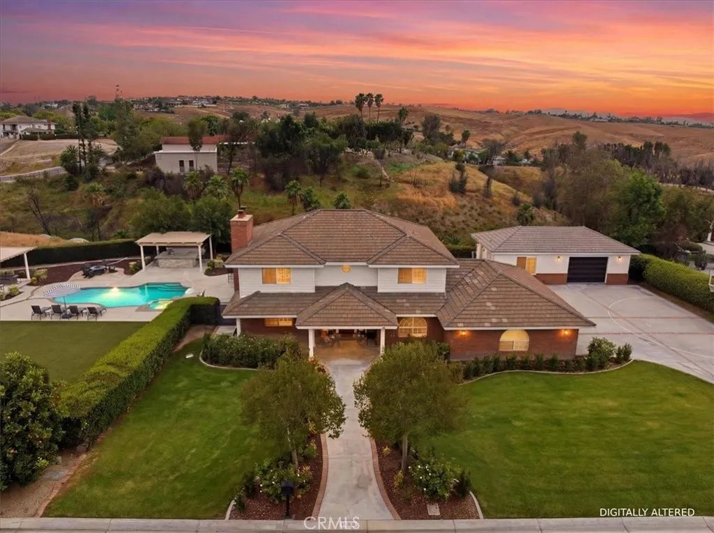 1956 Middle Creek, Riverside, CA 92506