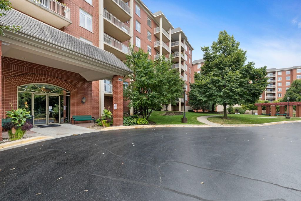 8300 Callie Avenue 601, Morton Grove, IL 60053