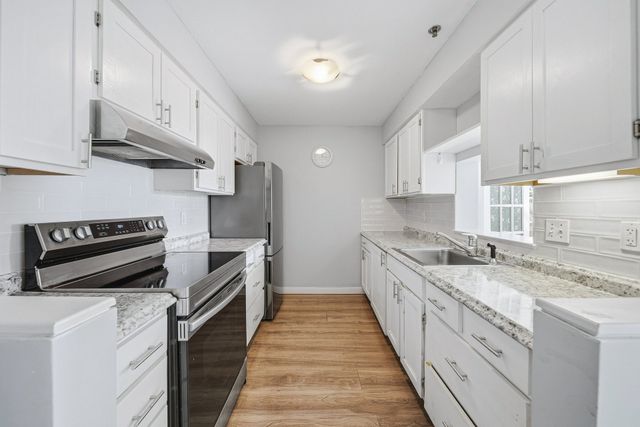 113 Sumner St 42, Boston, MA 02128