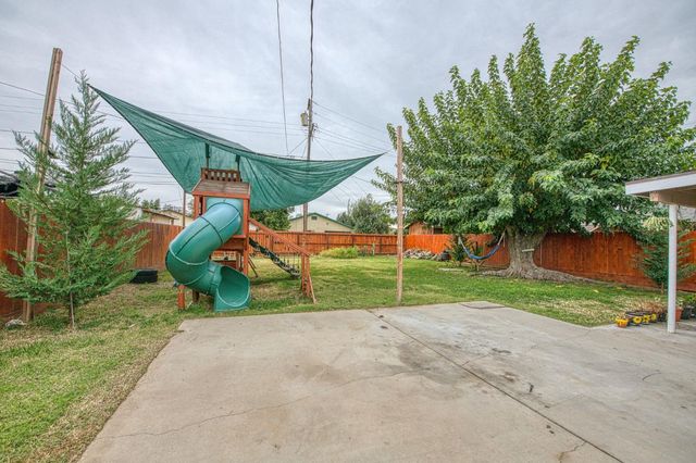 2471 Nebraska, Selma, CA 93662