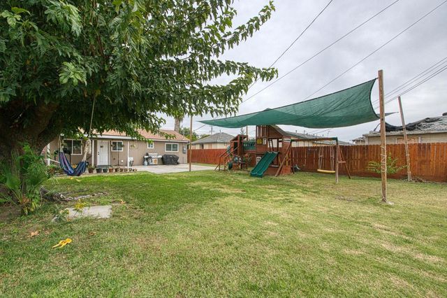 2471 Nebraska, Selma, CA 93662