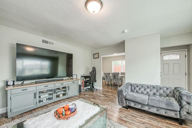 2471 Nebraska, Selma, CA 93662