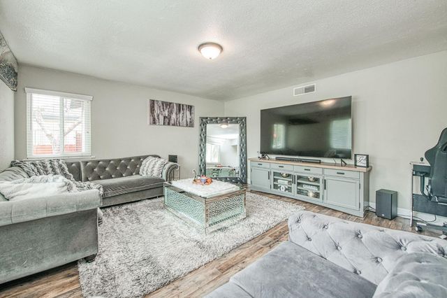 2471 Nebraska, Selma, CA 93662