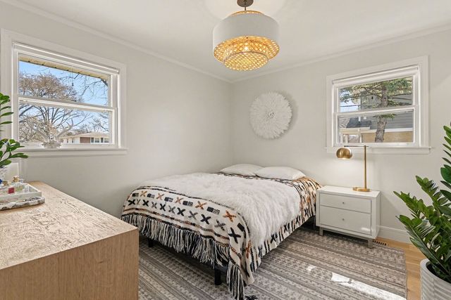 1515 E Oakton Street, Arlington Heights, IL 60004