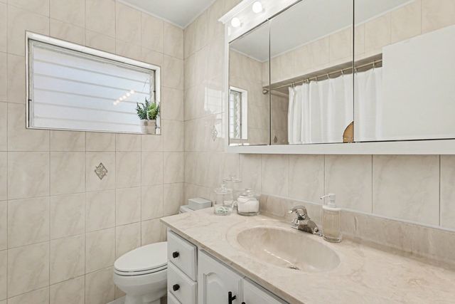 1515 E Oakton Street, Arlington Heights, IL 60004