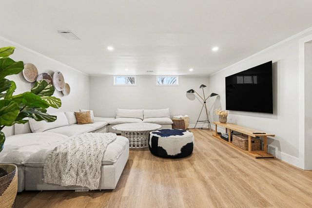 1515 E Oakton Street, Arlington Heights, IL 60004