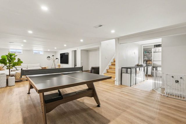 1515 E Oakton Street, Arlington Heights, IL 60004