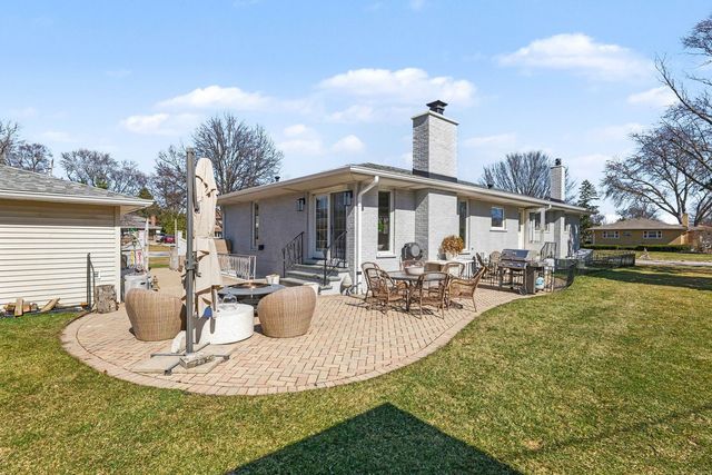 1515 E Oakton Street, Arlington Heights, IL 60004