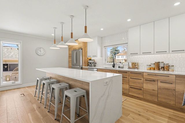 1515 E Oakton Street, Arlington Heights, IL 60004