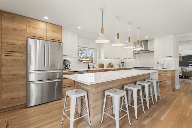 1515 E Oakton Street, Arlington Heights, IL 60004