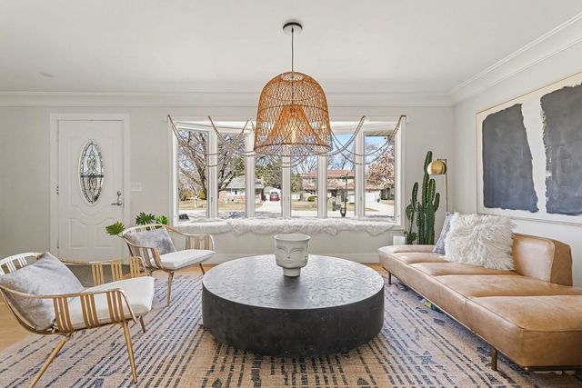 1515 E Oakton Street, Arlington Heights, IL 60004