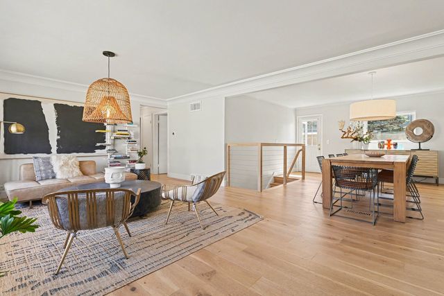 1515 E Oakton Street, Arlington Heights, IL 60004