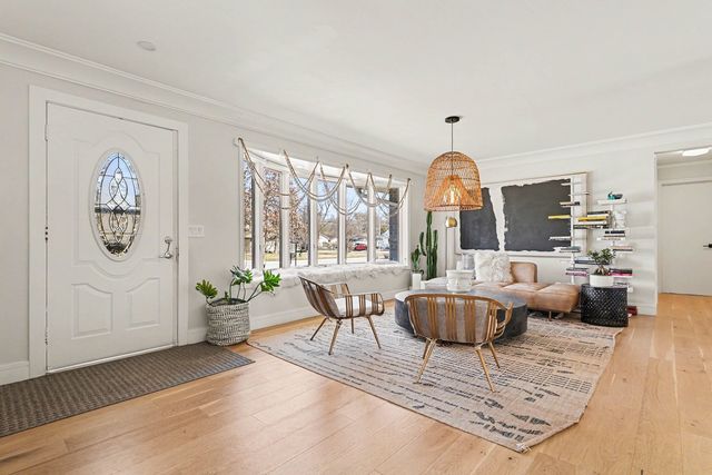 1515 E Oakton Street, Arlington Heights, IL 60004