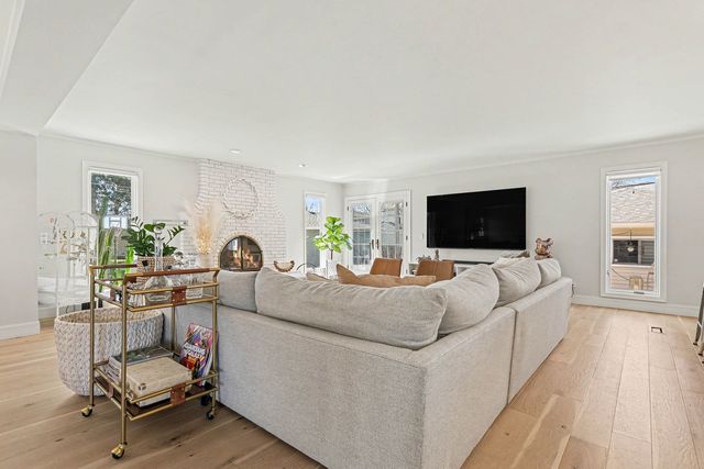 1515 E Oakton Street, Arlington Heights, IL 60004