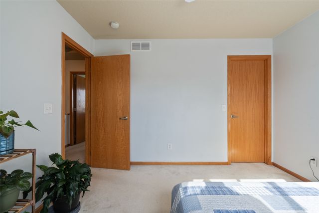 2459 E Porter Avenue, Des Moines, IA 50320