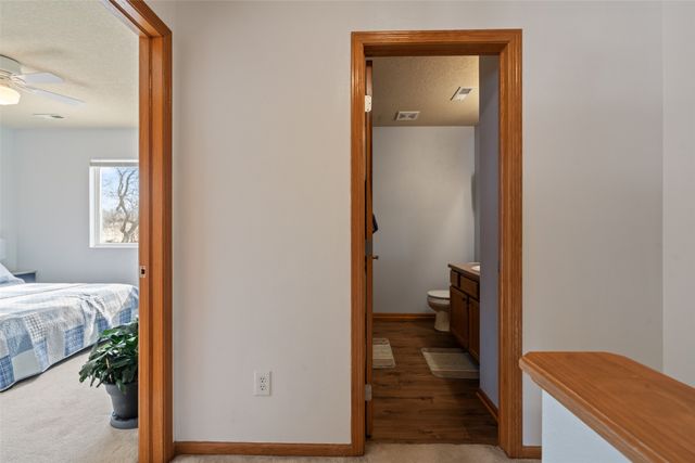 2459 E Porter Avenue, Des Moines, IA 50320