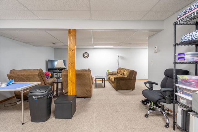 2459 E Porter Avenue, Des Moines, IA 50320