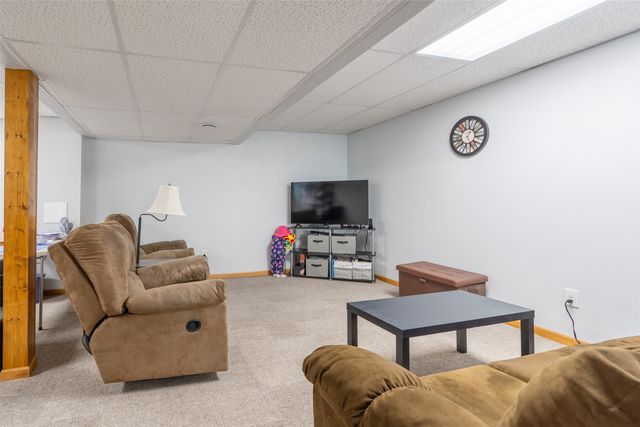 2459 E Porter Avenue, Des Moines, IA 50320