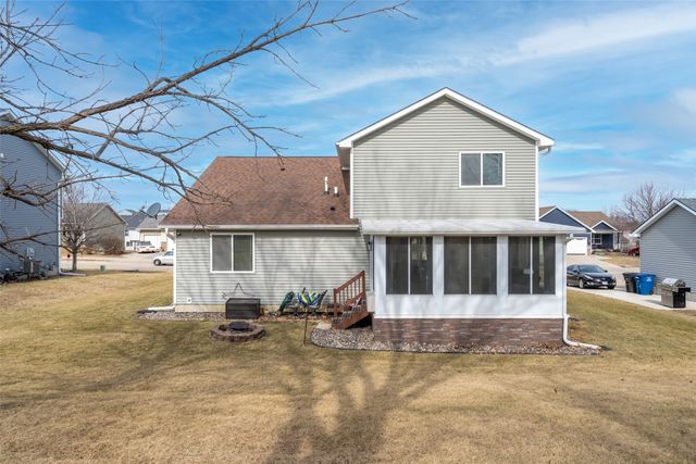 2459 E Porter Avenue, Des Moines, IA 50320