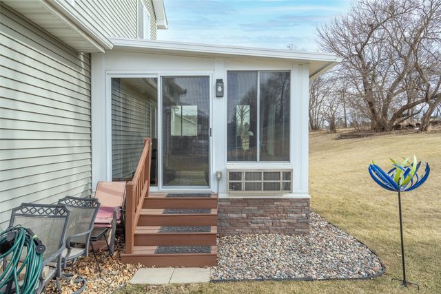 2459 E Porter Avenue, Des Moines, IA 50320