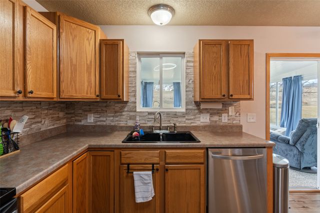 2459 E Porter Avenue, Des Moines, IA 50320