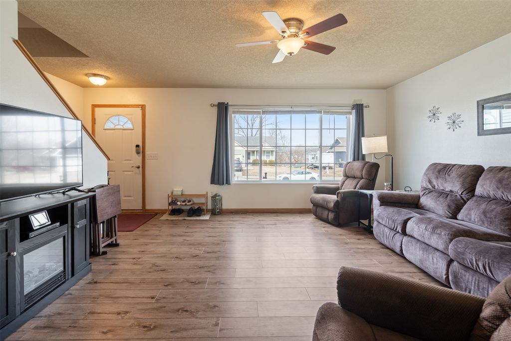 2459 E Porter Avenue, Des Moines, IA 50320